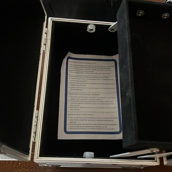 Stainless steel case with numeric lock - Picture 9 of 12